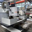 []两台基本未用的北京一机714控数铣，齿轮b头t40主轴，.